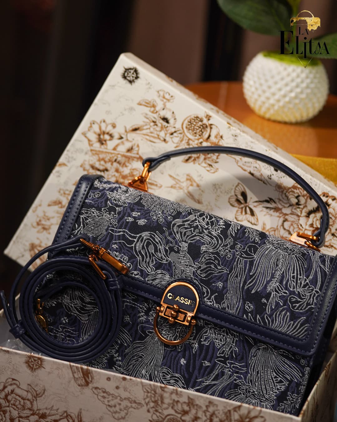 Classic sling bag - Image 1